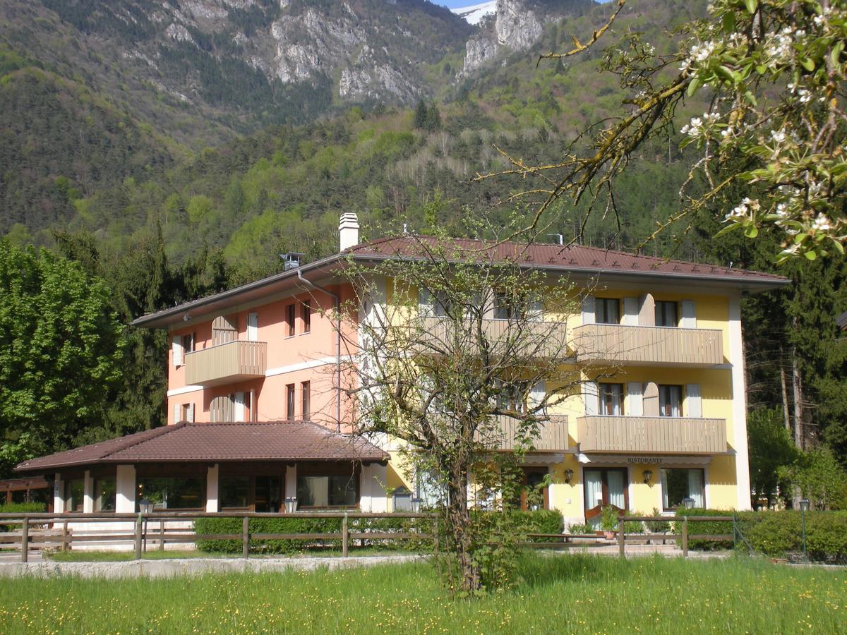 Albergo Silvana Pieve Di Ledro Exterior photo